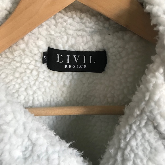 Civil Regime Light Washed Denim Jacket 

•Size small (S)
Condition 8/10 - Picture 5 of 6